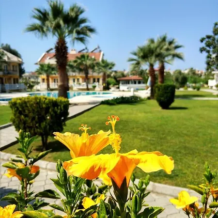 Beatiful With Two Pools And Garden Apartmán